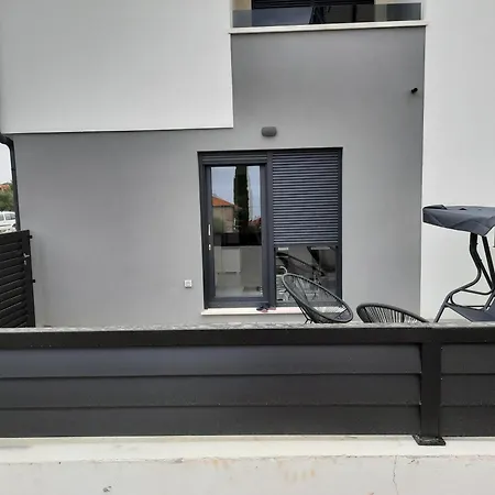 Апартаменти With Parking Space - 22836 *