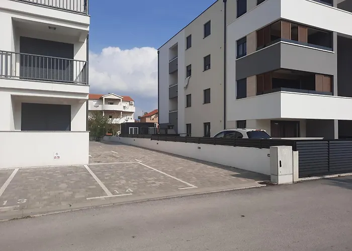 Apartment With Parking Space - 22836 Zadar